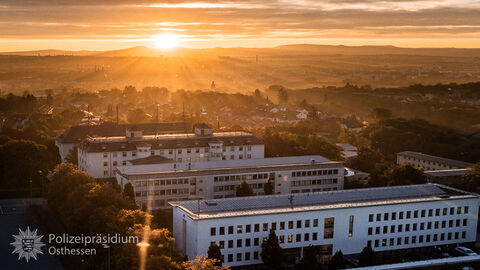 Polizeipräsidium Osthessen aus der Vogelperspektive bei Sonnenaufgang 