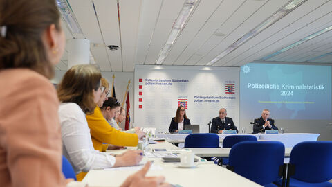 v.l. Pressesprecherin Andrea Löb, Polizeipräsident Björn Gutzeit und der Leiter der Abteilung Einsatz, Manfred Burkart