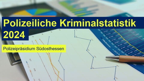 Kugelschreiber liegt auf aufgeschlagener Seite, welche die Kriminalstatistik grafisch darstellt.