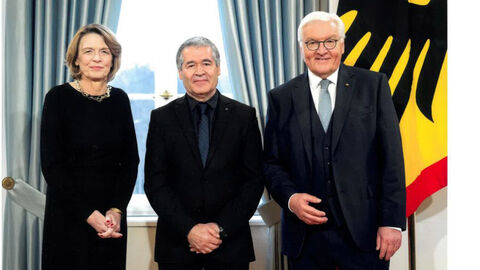 Bundespräsident Steinmeier und seine Gattin Frau Büdenbender mit Herrn Migrationsbeauftragten Eryilmaz 