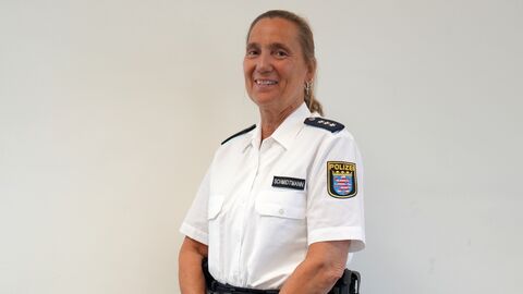 Frau Schmidtmann in Uniform