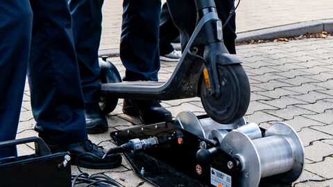 Symbolbild einer E-Scooterkontrolle in Stadtallendorf
