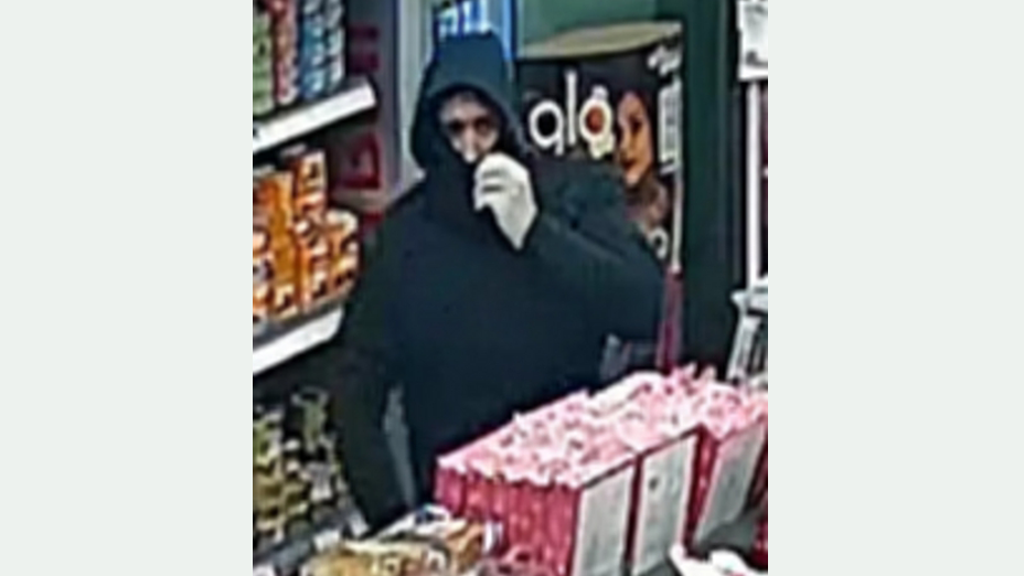 Unbekannter Täter 3 im Verkaufsraum