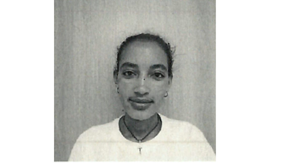 Vermisste 17-Jährige, hier mit schwarzen Haaren auf einem schwarz/weiß-Bild